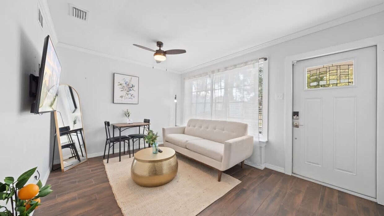 Foto principal - 720 1/2 W Woodlawn Ave
