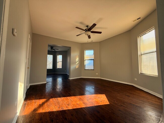 Foto del edificio - 7314 S Kenwood Ave