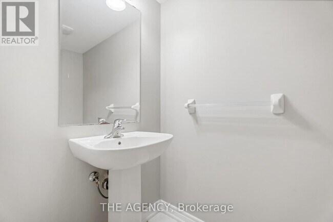 Building Photo - 570-570 Linden Dr