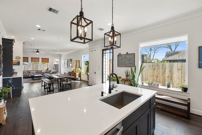 Foto del edificio - 817 W 19th St