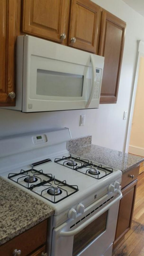 Foto del edificio - One Bedroom with Heat on GL-B Comm Ave Brighton