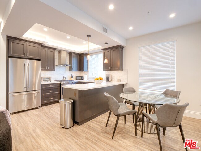 Foto del edificio - 8700 Chalmers Dr