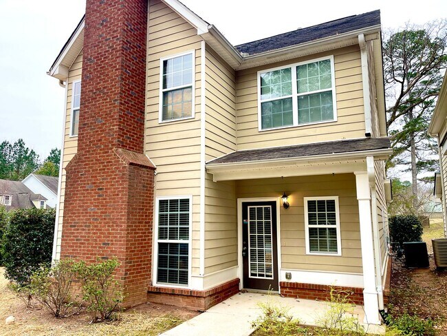 Foto del edificio - Welcome to this stunning two-story home located in the vibrant community of Newnan, GA.