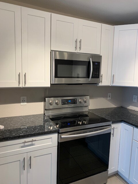 Foto del edificio - St Petersburg, Two beds/1 bath, laundry  and Yard.