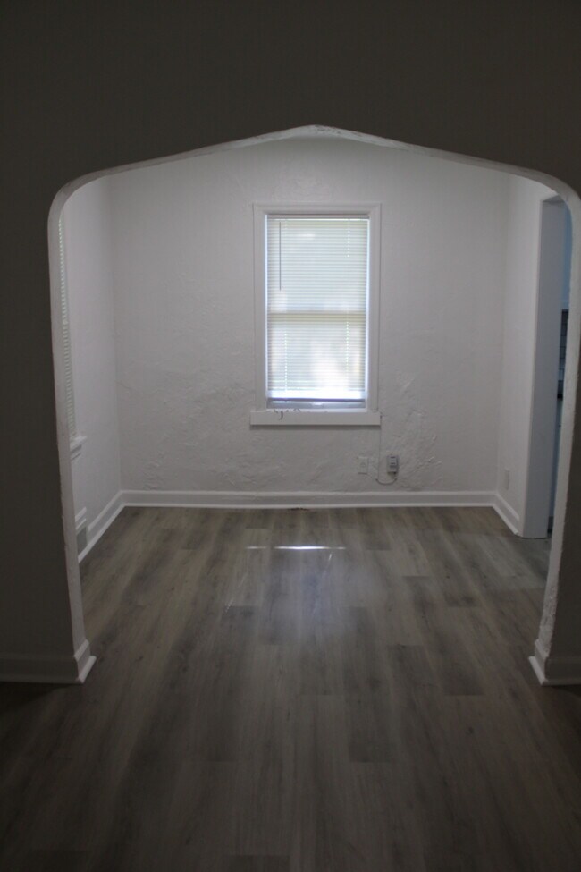 Building Photo - 2bed 1 bath newly updated property in Midtown