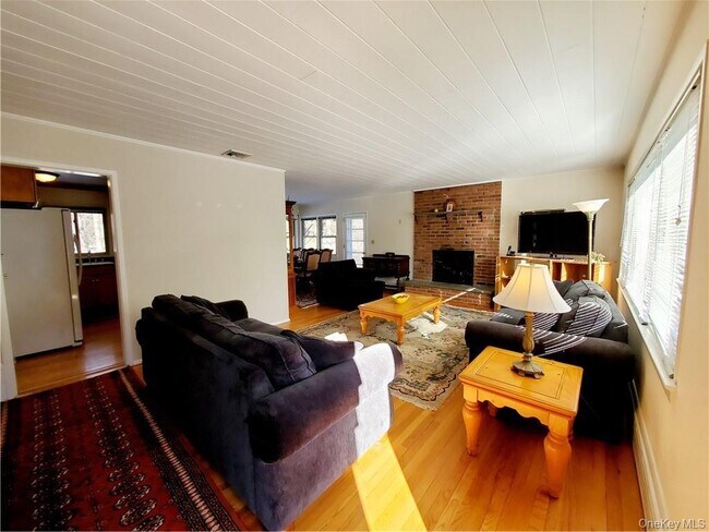 Foto del edificio - 215 Harriman Rd