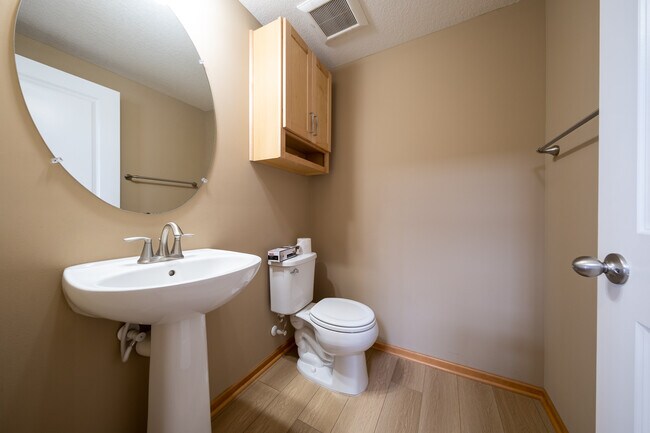 Building Photo - 9585 Madison Dr