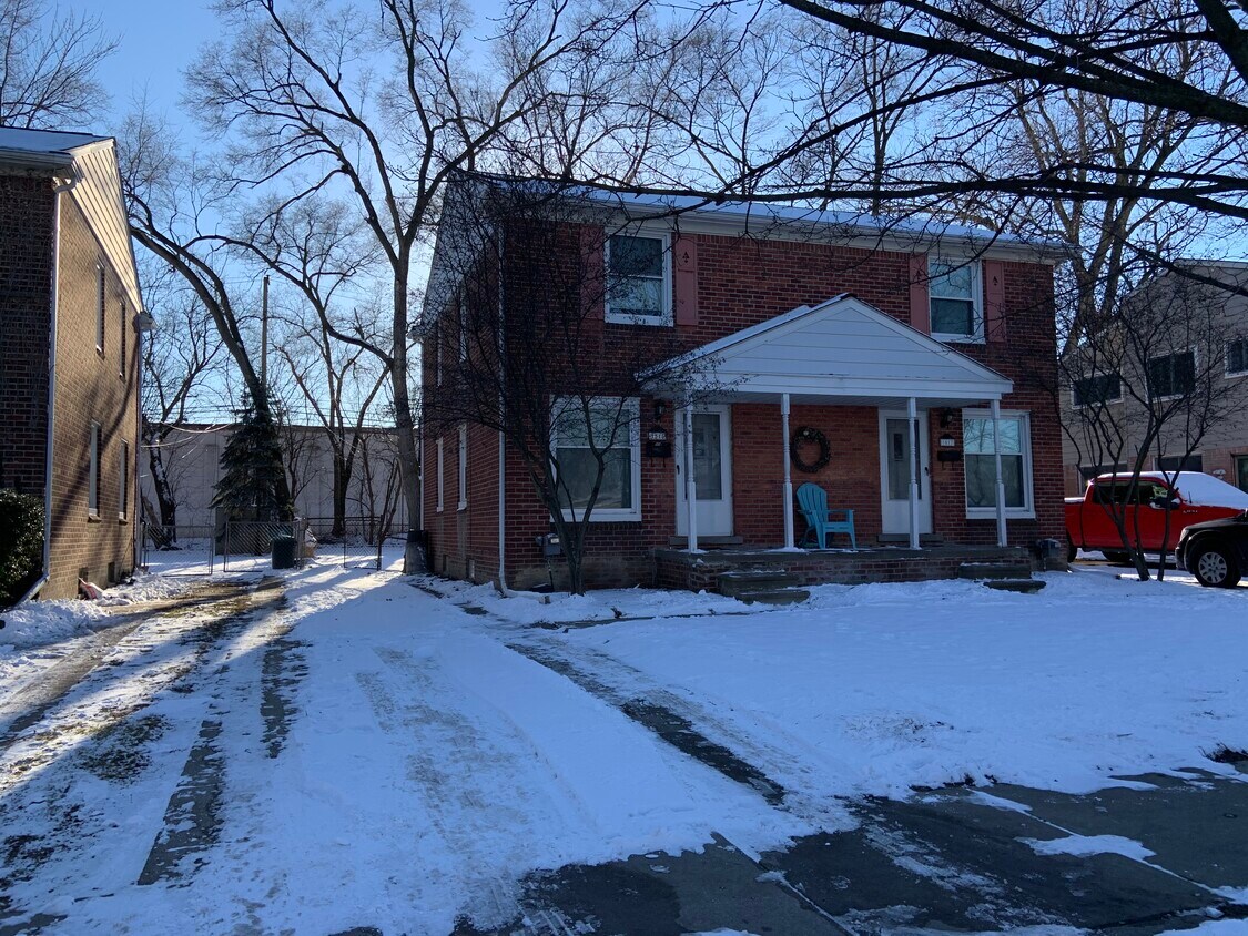 front - 1515 W Farnum Ave