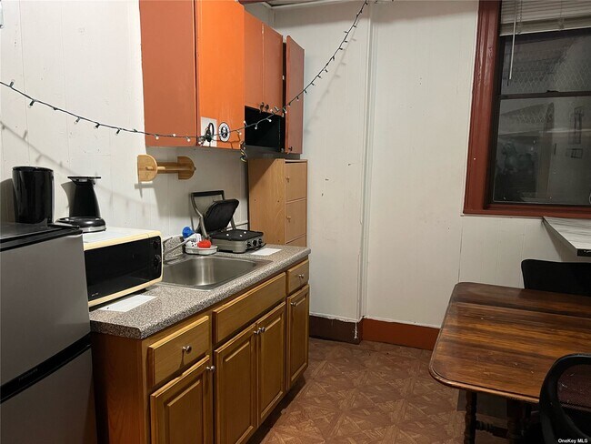 Building Photo - 31-04 32nd St