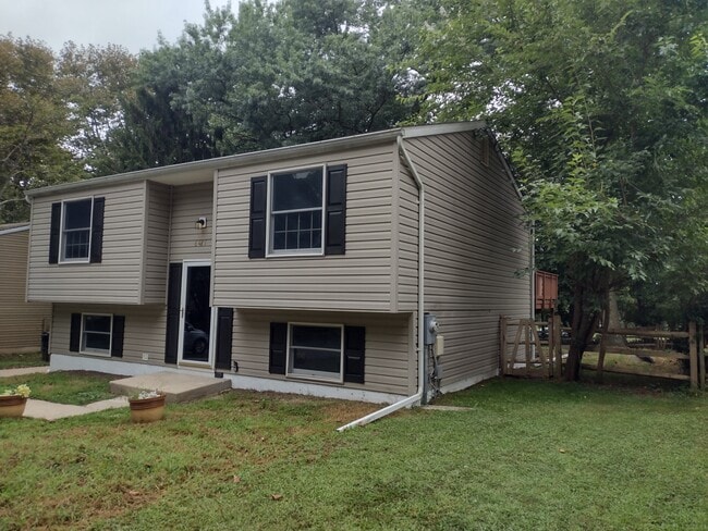 Building Photo - 6481 Barchink Pl