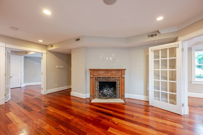 Foto del edificio - 2126 R St NW