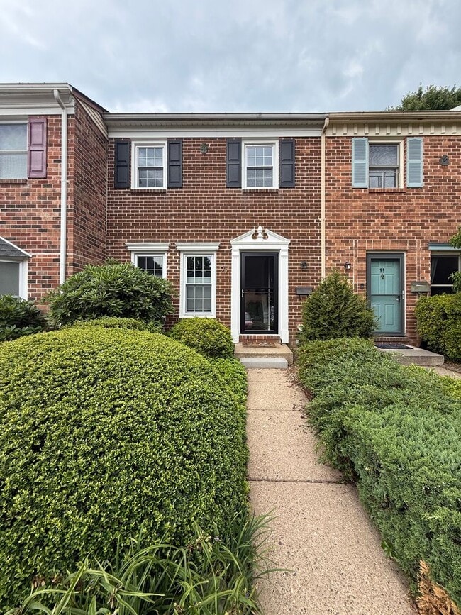 Building Photo - 2 Bed / 1.5 Bath Doylestown Townhome