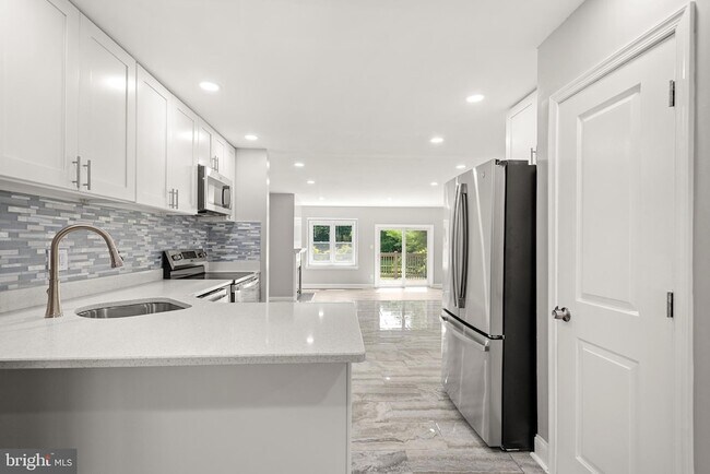 Building Photo - 3709 Davis Ct