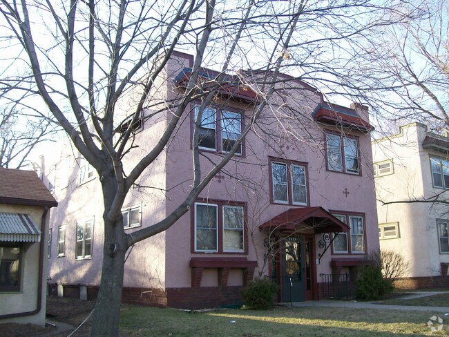 Foto del edificio - 4228 Cedar Ave S