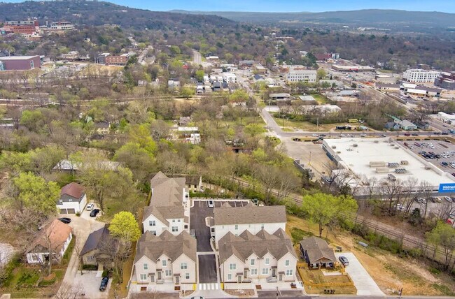 Foto del edificio - 372 S Hill Ave