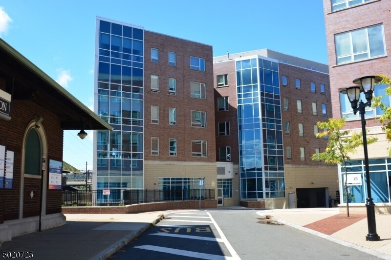 52 Lincoln Ave Unit 404, City of Orange, NJ 07050 Condo for Rent in