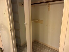 Building Photo - 13784 Hollowgreen Dr