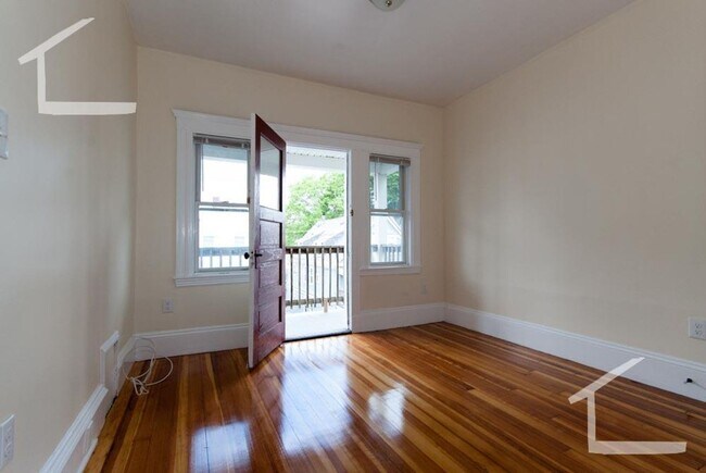 Building Photo - Oak Square Are of Brighton. Porch, Yard, L...