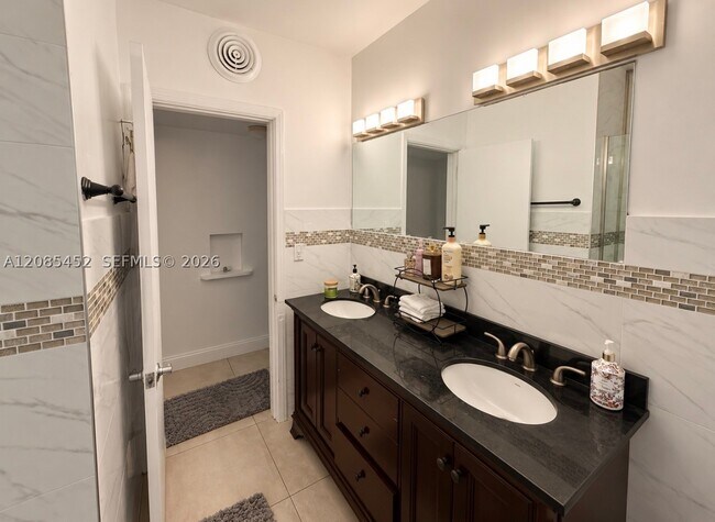 Foto del edificio - 1721 SW 14th St