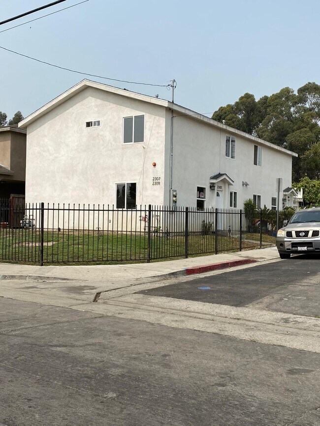 Foto del edificio - 2307 E 117th St
