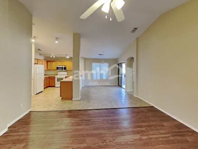 Foto del edificio - 13026 W Scotts Dr