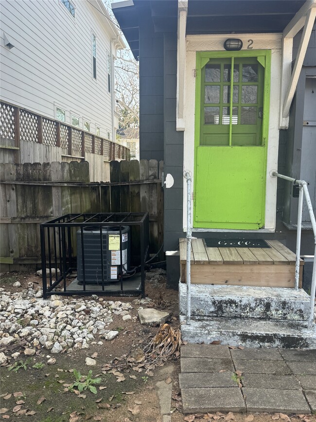 Building Photo - 1038 Ashland St