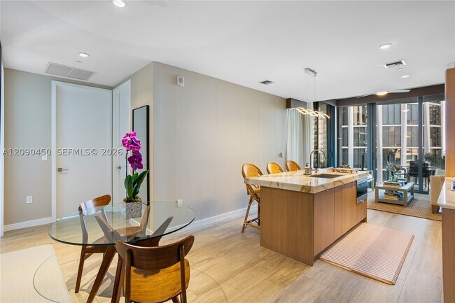 Foto del edificio - 2831 S Bayshore Dr