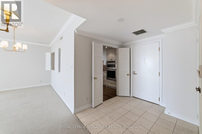 Building Photo - 100 Lakeshore Rd E