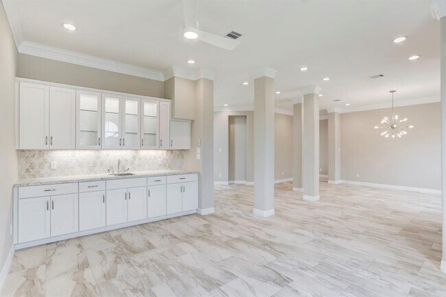 Building Photo - 604 Appia Dr