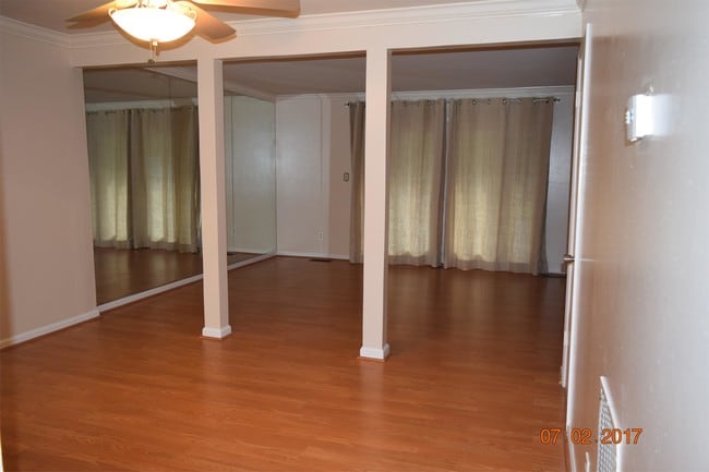 Building Photo - 800 Vestavia Villa Ct