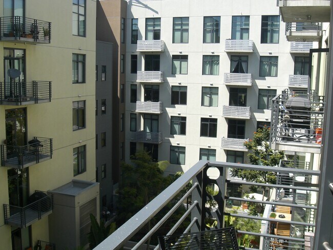Building Photo - 1050 Island Ave