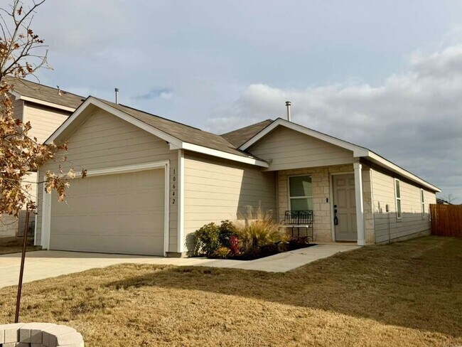 Foto del edificio - Upgraded New Construction 4/2 with Extended Patio + Park Views