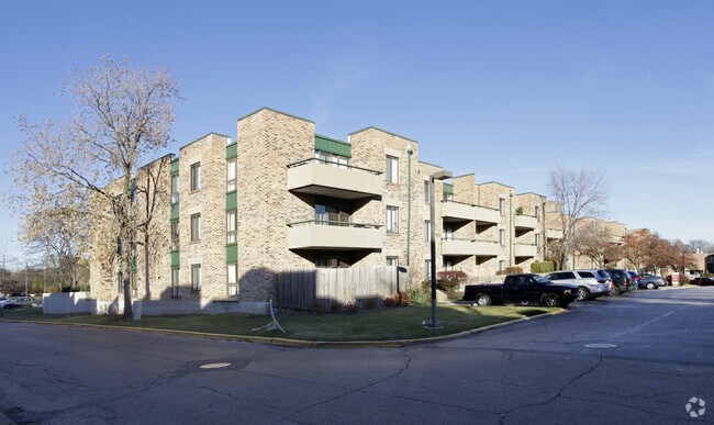 Hawthorn Estates Condos Apartments Schaumburg Il Primary Photo Hawthorn Estates Condos