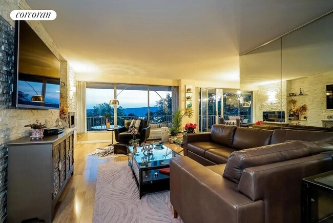 Foto del edificio - 4455-4465 Douglas Ave