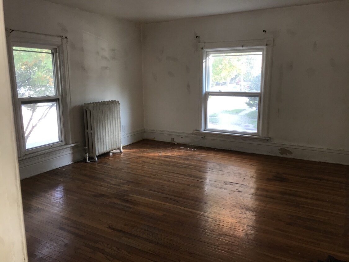 Primary Photo - 205 W 4th St