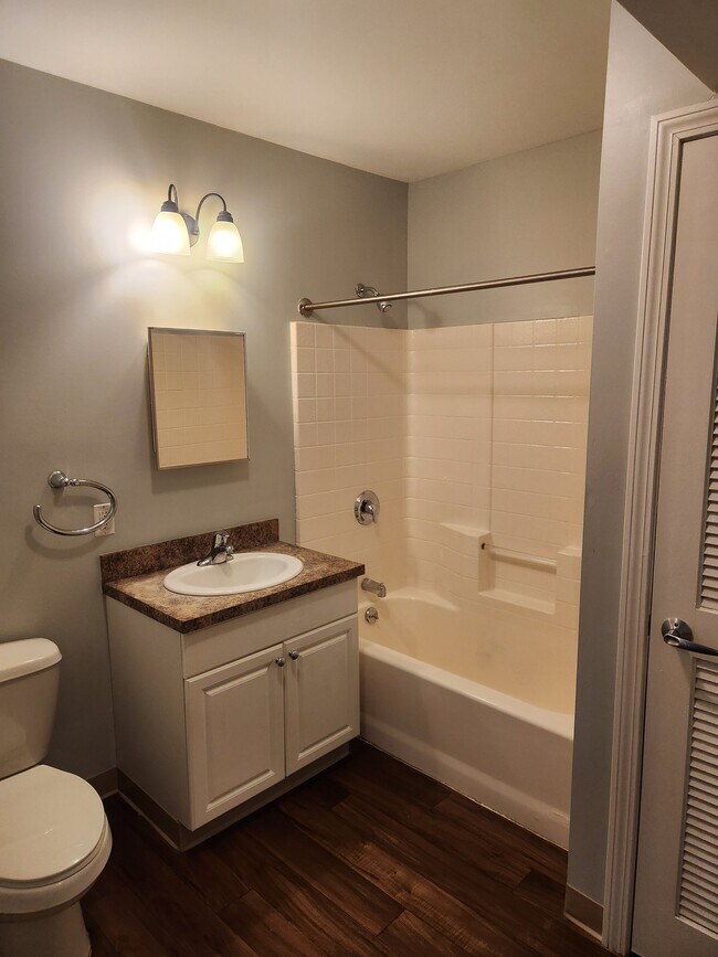 Building Photo - 60 Ferry St