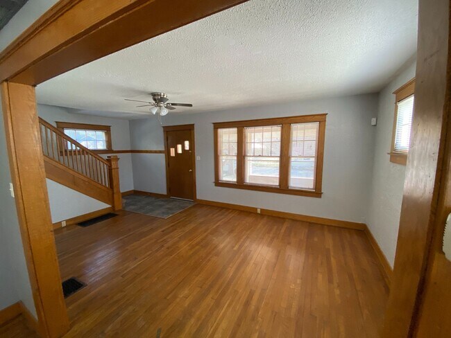 Building Photo - Charming 3 Bedroom Bungalow