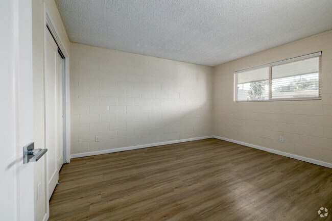 2 habitaciones, 1 baño - 850 pies cuadrados - Dormitorio - Tradewinds Apartments