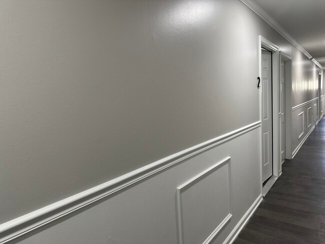 Building Photo - 137 N Center St