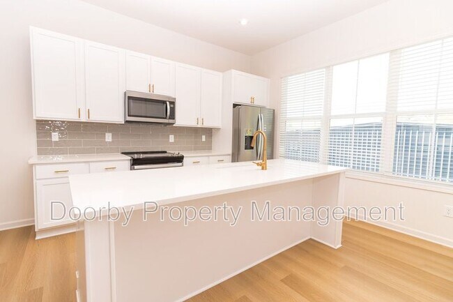 Foto del edificio - 642 Belletrace Cir