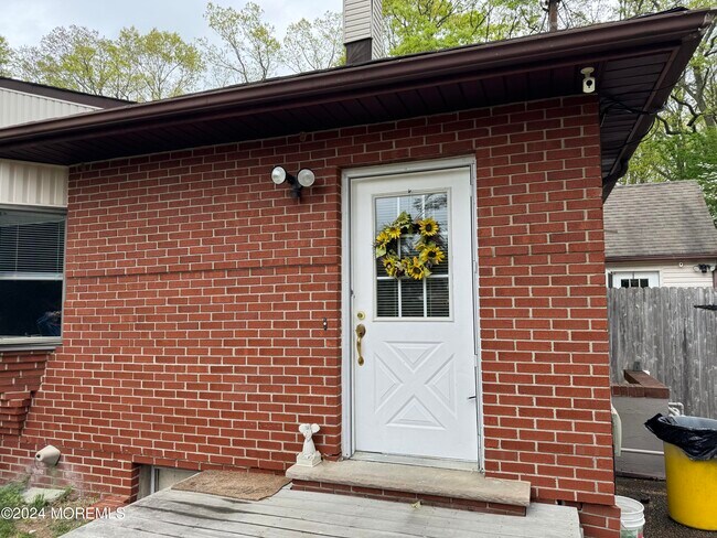 Foto del edificio - 405 Glenn Rd