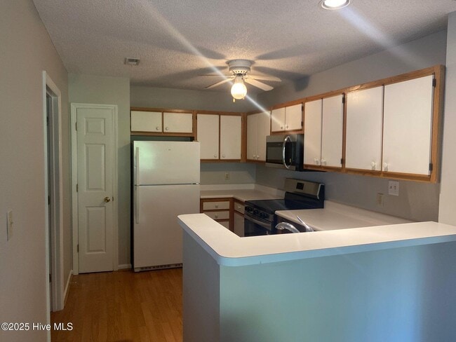 Building Photo - 103 Breezewood Dr