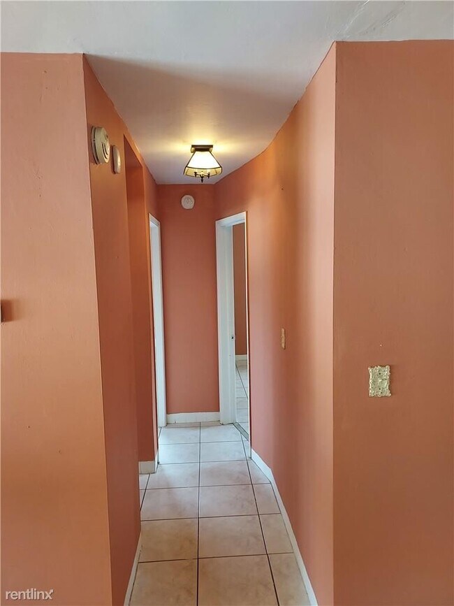 Foto del edificio - 2 br, 2 bath House - 120 NE 26th Ct