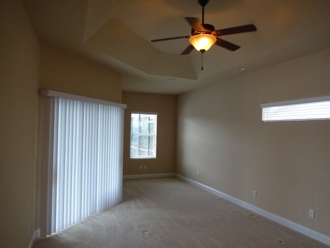 Building Photo - 7 Cherokee Ct W