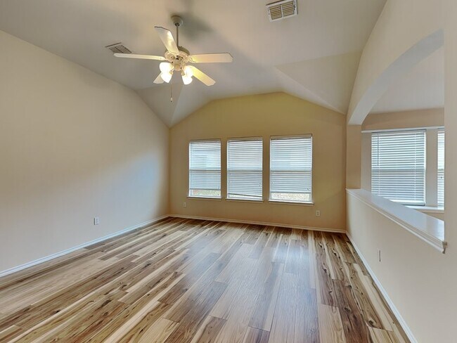 Foto del edificio - 1905 Sharpsbury Dr