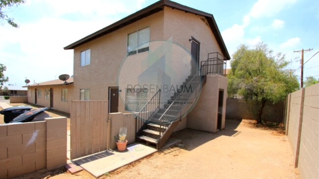 Building Photo - Beautiful Apt - Private Yard, W/D Hookups!...