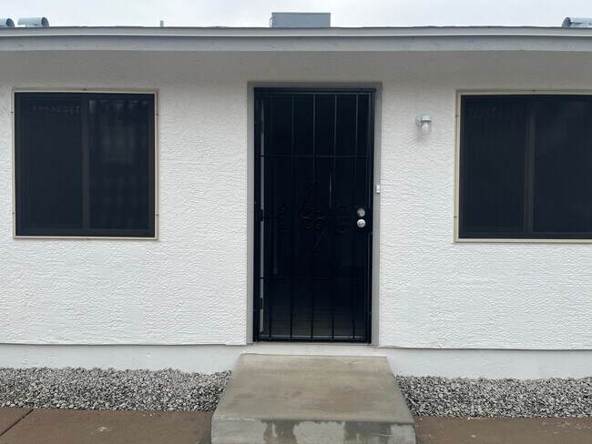 Foto del edificio - 2912 E Roeser Rd