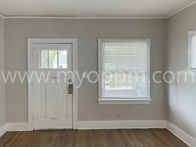 Building Photo - 2 Bedroom / 1 Bath Home Near Fontenelle Park!
