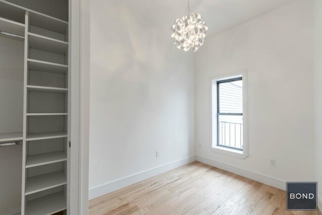 Building Photo - 347 Monroe St