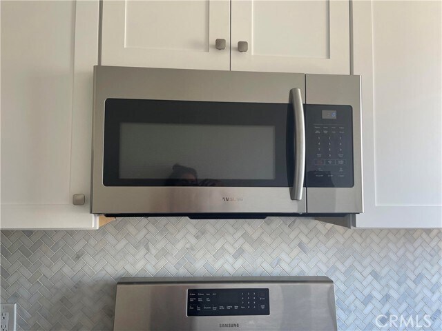 Building Photo - 1809 E 4th St